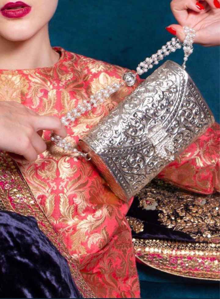 This silver antique clutch is all one will need! - 1