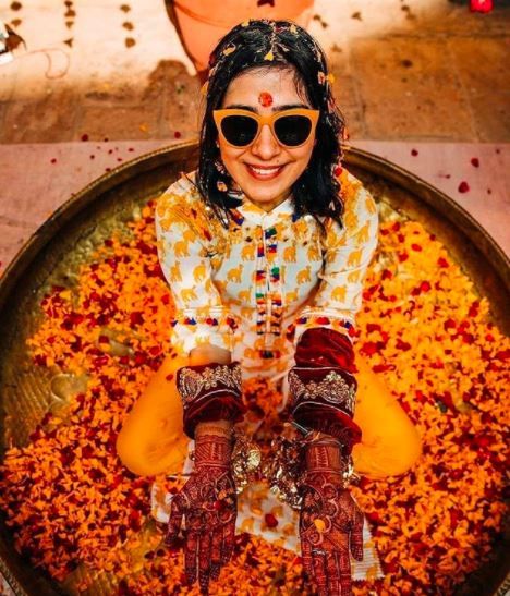 Bride sitting in a big paraat for her haldi ceremony😍 1