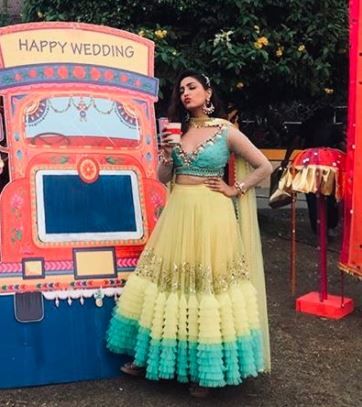 How do you find this yellow and blue lehenga worn by Yami Gautam? - Wedding Fashion - Forum Weddingwire.in