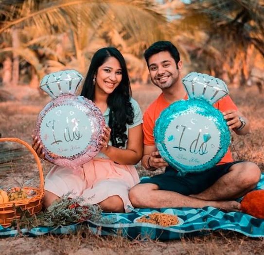 Such pictures are a part of pre-wedding shoot only or what, guys? 1