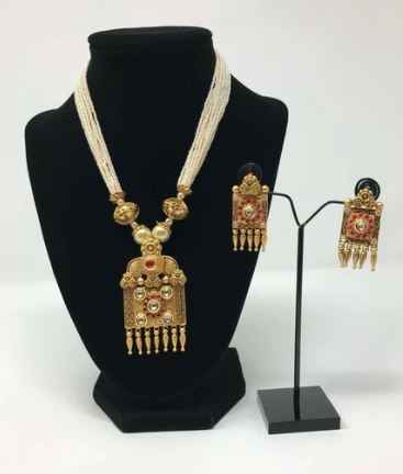 Does this look like an imitation jewellery Piece - 1