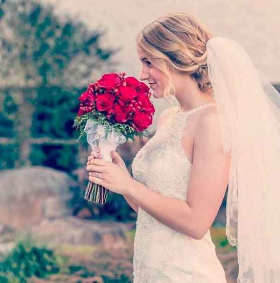 Red roses bouquet or a pastel colour bouquet while walking down the aisle? - 2