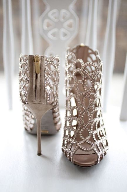 Lets create a bridal shoe catalogue group on community 3