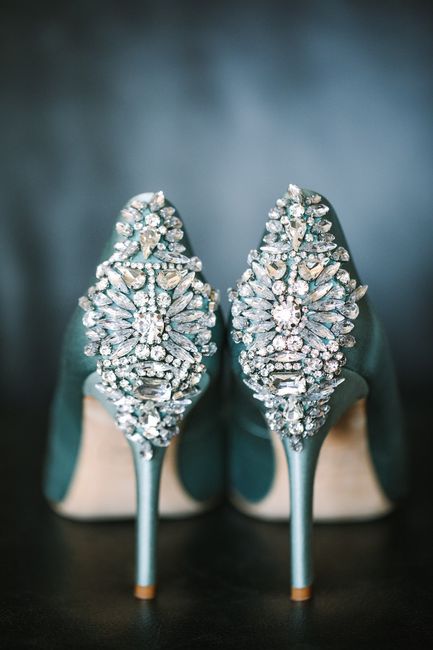 Lets create a bridal shoe catalogue group on community 5