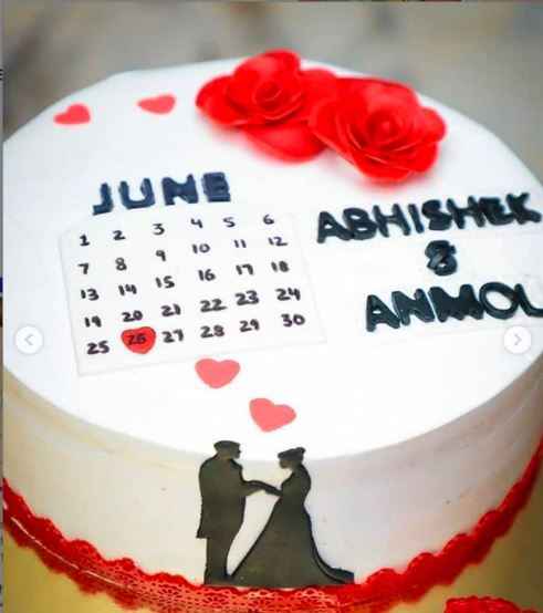 a wedding cake with the wedding date on it! - 1