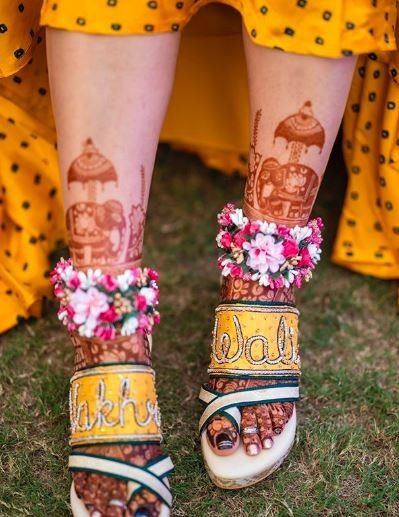 These nakhre wali slippers, perfect for haldi! 1