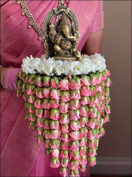 How beautiful is this decorated Ganesh idol - 1