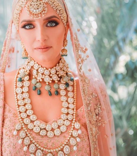 What do you think of this stunning bride's look? 1