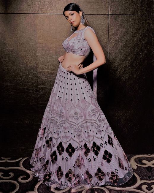 Looking for a light lehenga 2