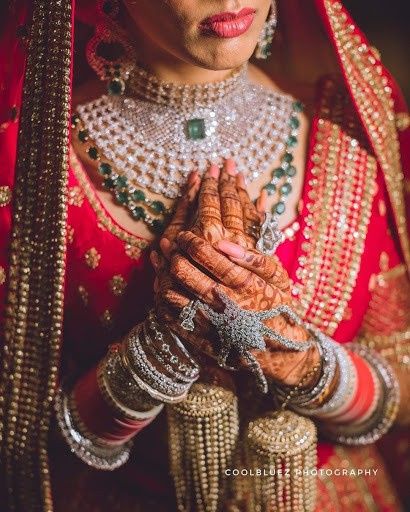 i think haathphools are in trend these days!! 1