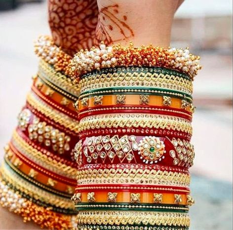 a multi-color Choora set? 1