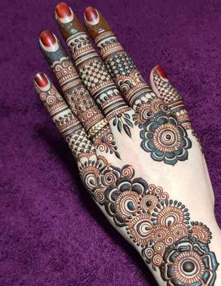 How beautiful is this henna design!! - 1
