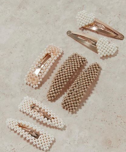 Please help me in fixing some alluring hair clips! 3