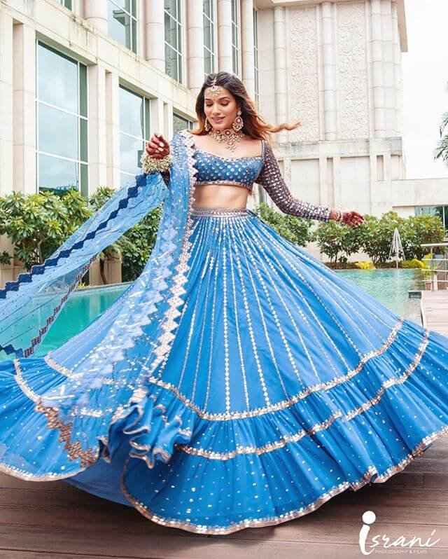 How to twirl in a heavy lehenga - 1