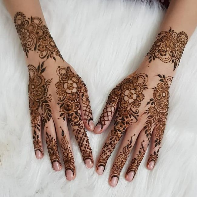 Looking for the latest henna designs! 1