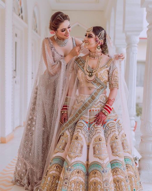 What a lovely colour coordinated bridal entry! - 1