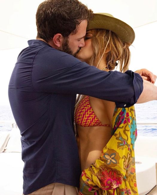 Jlo Confirms her relationship with Ben Affleck! 😍 1