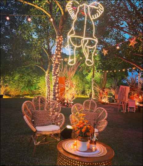 This outdoor decor looks cute!! - 1