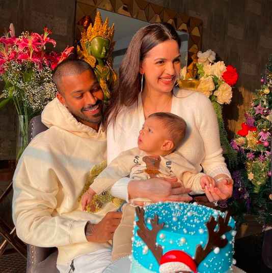 Hardik Pandya with Family 👨‍👧‍👧 - 1