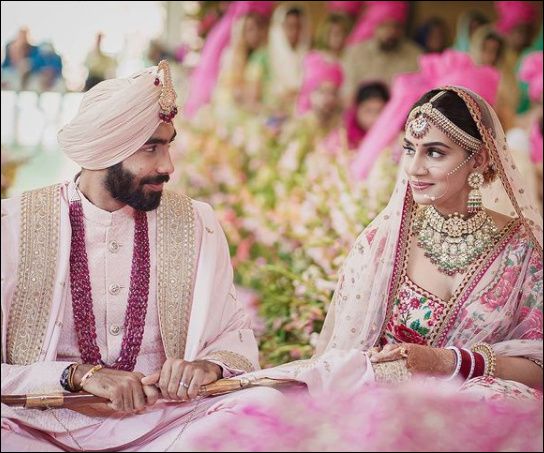 Jasprit Bumrah and Sanajana Ganesan!!! 😍🧡🧡 2