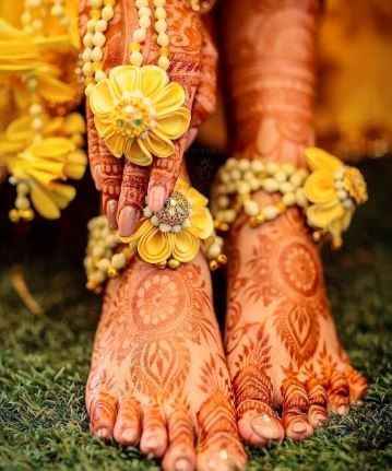 How about giving such anklet to all the bridesmaids? - 1