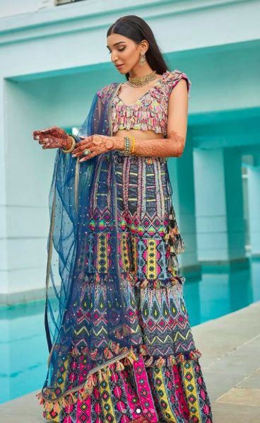 How many of you like Juhi Godambe's Mehndi Look? 2