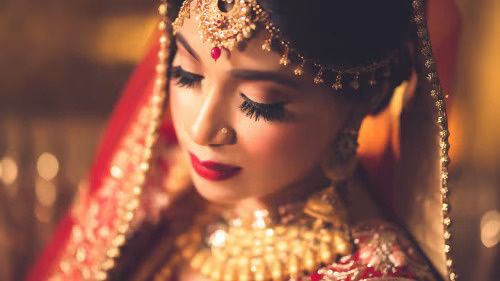 For the perfect wedding day look, a comprehensive bridal package is available including consultation