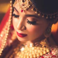 For the perfect wedding day look, a comprehensive bridal package is available including consultation