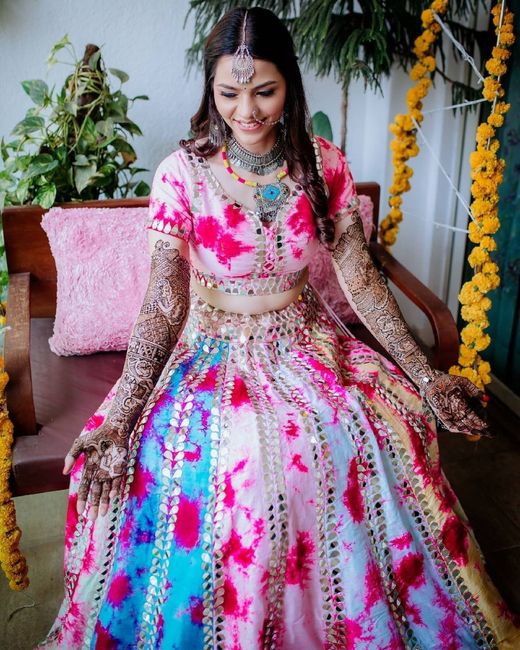 Woah Woah! This tie and die lehenga looks lively!! 1