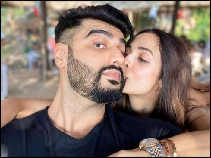 Who all think Malaika Arora and Arjun Kapoor look really hot together? 1