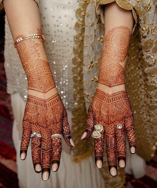 Just look at the detailing of this lovely mehndi design! 😍 1
