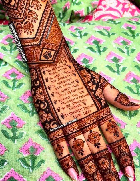 This bride featured the "7 Vows" in her mehndi 😍 1