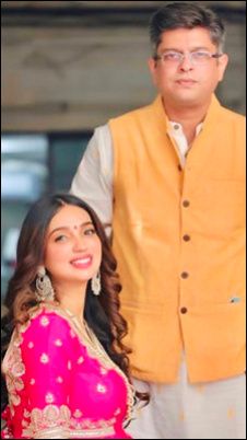 Kedarnath' Writer Kanika Dhillon Ties The Knot With Screenwriter Himanshu Sharma! 1