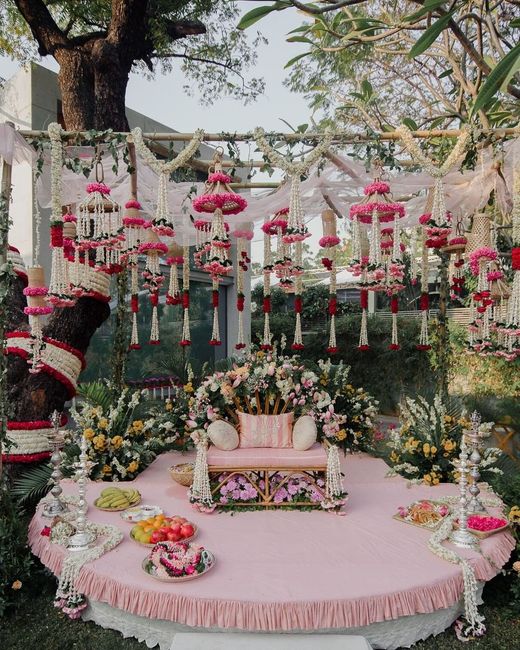 This intimate wedding decor looks Fascinating!! 😍 1