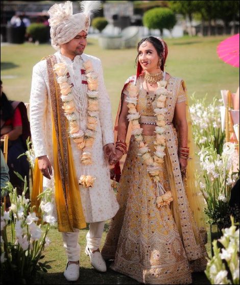 Do you think this varmala is going well with the lehenga? - 1