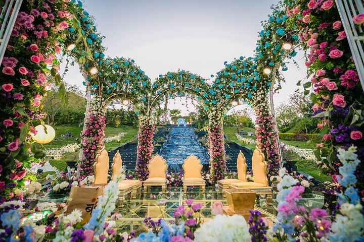 Oh My God!!! What an enormous Mandap Decor!!! - 1