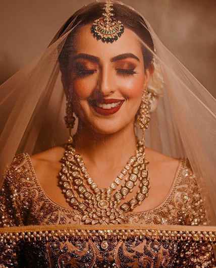 Crushing over that exquisite jewellery and the gold palette 💛 - 1