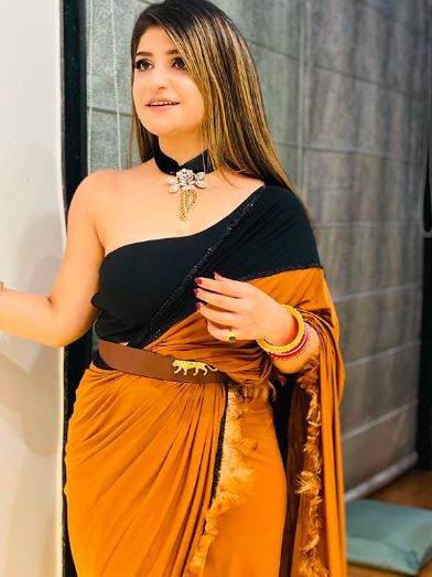 Sabhyasachi belt to style the saree! - 2