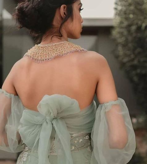 Ooooh la laa!!! Have you guys ever seen such a gorgeous net blouse? 1