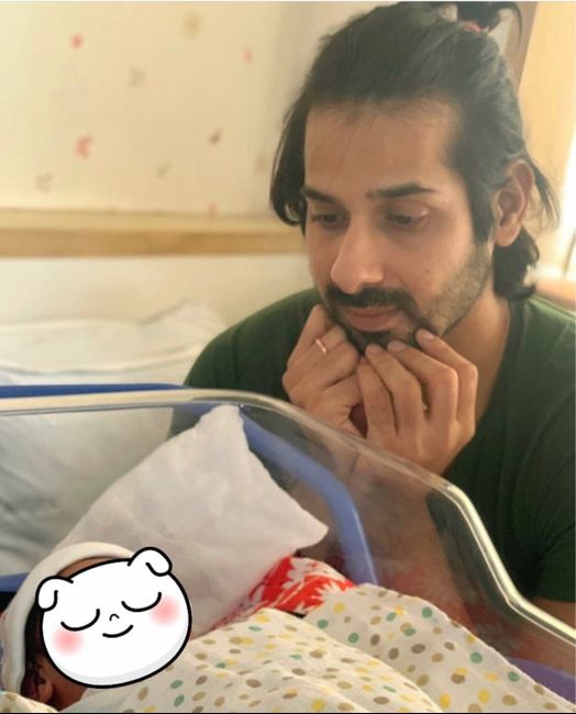 Pooja banerjee shared such a sweet picture of her husband kunal gazing their daughter♥️ 1