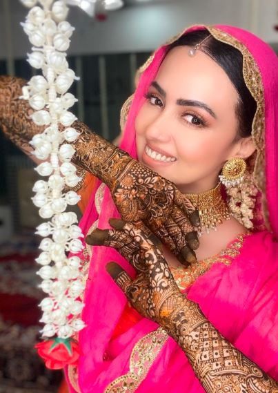 Sana khan's Mehendi outfit 2