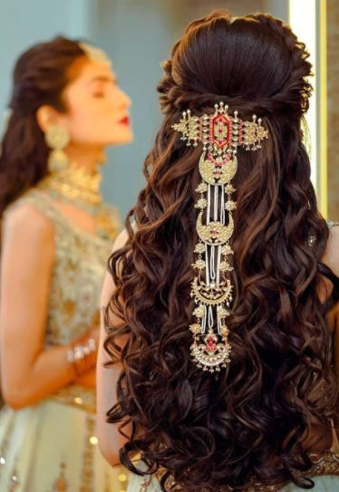 Any grand hair accessory suggestion please? - 2