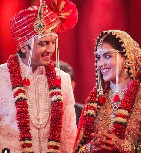 Look what i found! This aww-so-dorable wedding picture of these two love birdss - 1