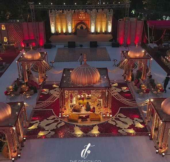 This larger than life wedding decor:d:)) - 1