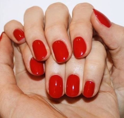 i honestly do not like red nails at all! 1