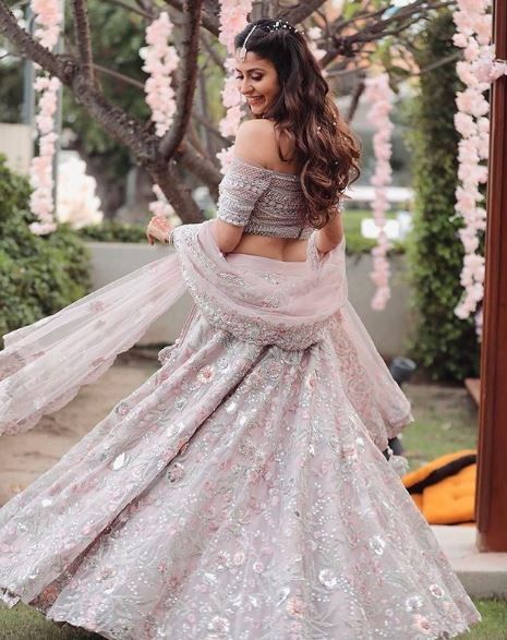 i like the subtle shimmer in her outfit 1