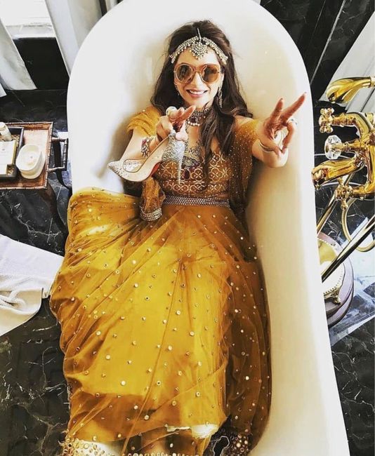 What is this concept of clicking wedding pictures in a Bath-tub? 3