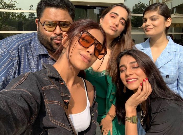 I'm following 'different ways to style an outfit' videos on Insta 1