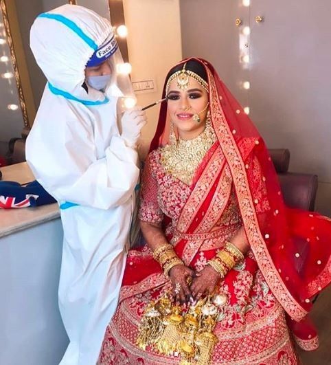 How makeup artists are doing makeup during this pandemic 1