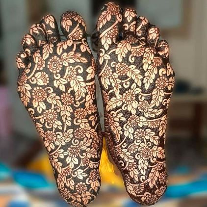 Mehendi at the bottom of the feet!! 1